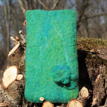 Ze dna lesní tůně